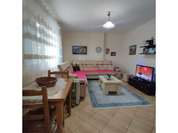 Tirane, shitet apartament 1+1 Kati 1, 72 m² 77.000 Euro (Prane Amerikan 2, Rr. e Dibres)