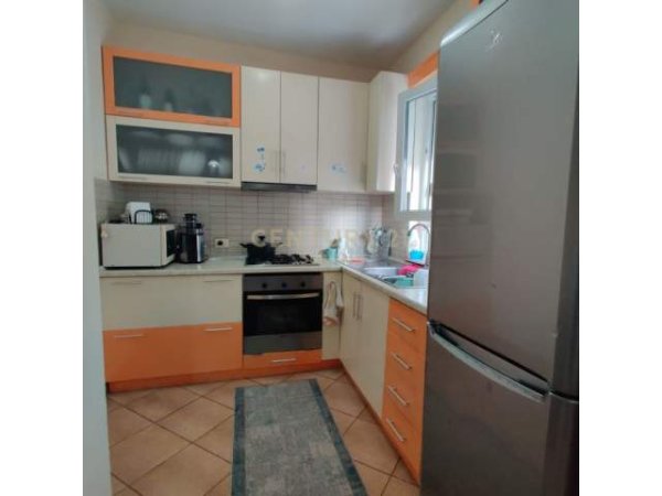 Tirane, shes apartament 77.000 Euro (rruga e dibres)