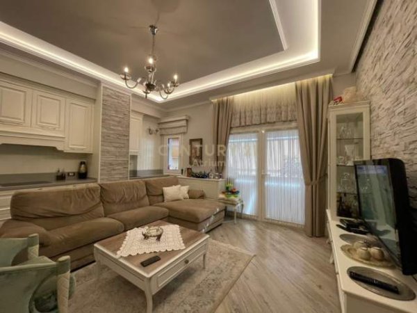 Tirane, jepet me qera 3+1+BLK 500 Euro (ish dogana)