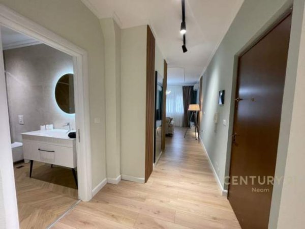 Tirane, jepet me qera apartament Kati 3, 111 m² 900 Euro (Kristal Center)
