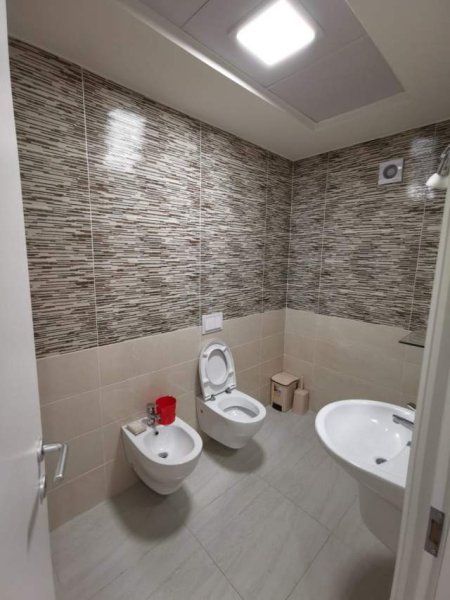 Tirane, jepet me qera apartament 2+1+BLK Kati 1, 90 m² 450 Euro (Don Bosko)