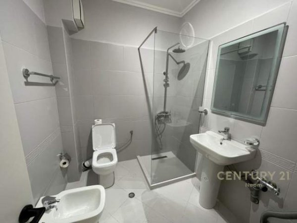 Tirane, jepet me qera apartament Kati 3, 111 m² 900 Euro (Kristal Center)