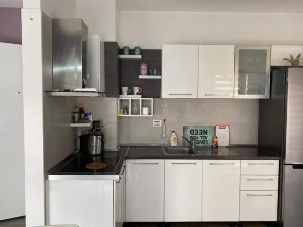Tirane, jepet me qera apartament 2+1+BLK Kati 7, 100 m² 500 Euro (Rruga e Kavajes)