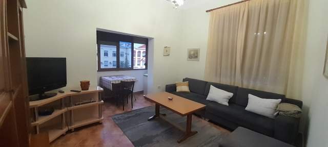 Tirane, jepet me qera apartament 1+1 Kati 3, 60 m² 35.000 Leke (Rruga e Elbasanit)