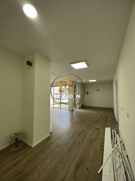 Tirane, jepet me qera ambjent biznesi Kati 10, 180 m² 1500 Euro (Kompleksi Olimpik)