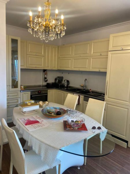 Tirane, jepet me qera apartament 2+1+BLK Kati 7, 95 m² 550 Euro (Brryli)