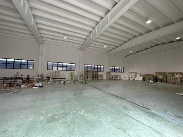 Tirane, shitet magazine Kati 1, 3.194 m² 2.800.000 Euro (Autostrada Tirane Durres)