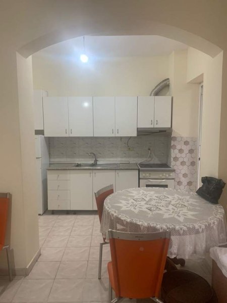 Tirane, jepet me qera garsonier 1+1 Kati 2, 35 m² 300 Euro (Pasta Da Puci)