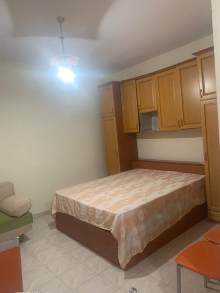 Tirane, jepet me qera garsonier 1+1 Kati 2, 35 m² 300 Euro (Pasta Da Puci)