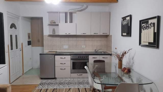 Tirane, jepet me qera apartament 1+1+BLK Kati 3, 60 m² 350 Euro (Fakulteti Juridik)