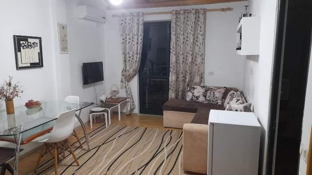 Tirane, jepet me qera apartament 1+1+BLK Kati 3, 60 m² 350 Euro (Fakulteti Juridik)