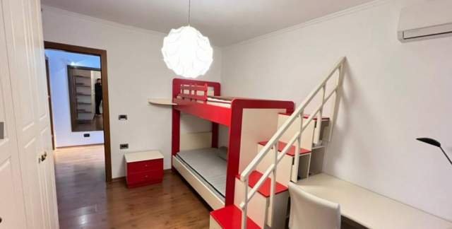 Tirane, jepet me qera apartament 2+1 Kati 5, 75 m² 500 Euro (50 metra mbi shkollen e Baletit)
