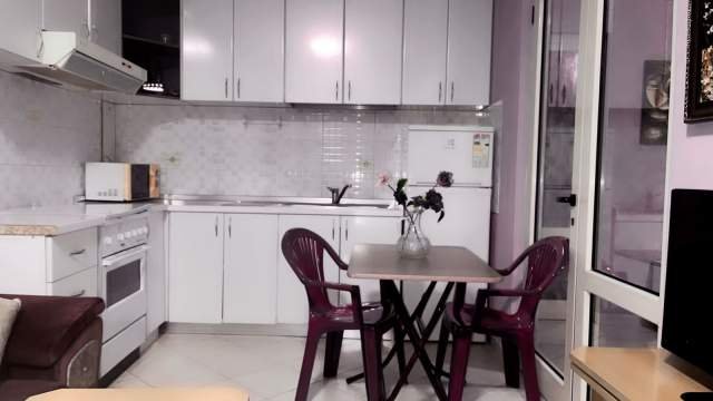 Tirane, jepet me qera apartament 1+1+BLK Kati 5, 50 m² 40.000 Leke (prane Kopeshtit numer 8)