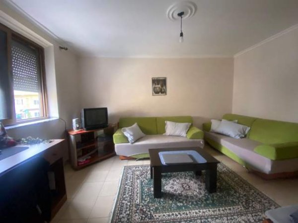 Tirane, jepet me qera apartament 1+1 Kati 2, 60 m² 350 Euro (Myslym Shyri)