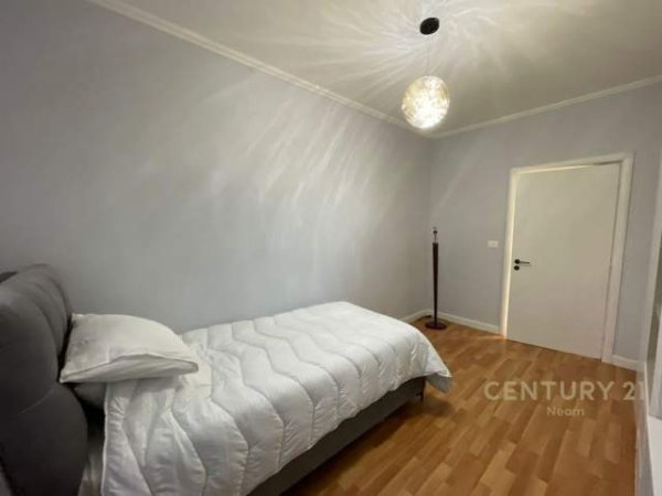 Tirane, jepet me qera apartament Kati 3, 111 m² 900 Euro (Kristal Center)