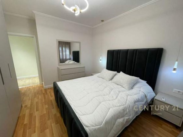 Tirane, jepet me qera apartament Kati 3, 111 m² 900 Euro (Kristal Center)