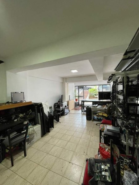 Tirane, jepet me qera dyqan Kati 0, 42 m² 50.000 Leke (Dritan Hoxha)