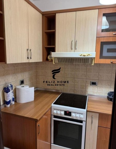 Tirane, jepet me qera apartament 1+1 Kati 2, 70 m² 450 € (SHKOLLA E BASHKUAR)