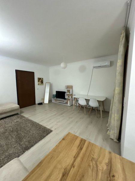 Tirane, jepet me qera apartament 1+1+Ballkon Kati 1, 61 m² 450 € (Kopshti Botanik, pranë xhamisë së Selitës)