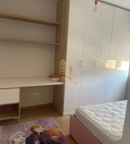 Tirane, jepet me qera apartament 3+1 Kati 4, 100 m² 800 € (Pranë Ministrise se Arsimit)