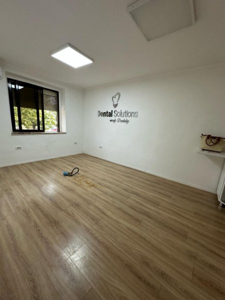 Tirane, jepet me qera ambjent biznesi Kati 2, 700 € (Kryqezimi i Vasil Shantos)