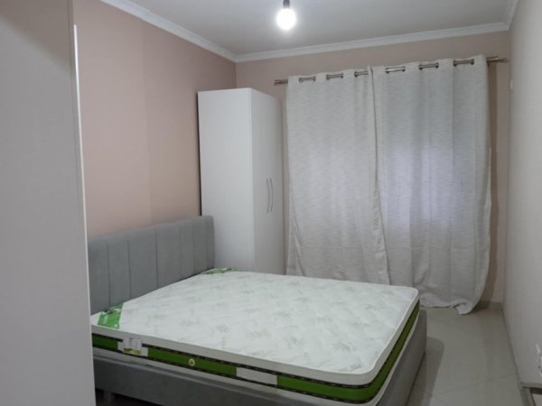 Tirane, jepet me qera apartament 2+1+Ballkon Kati 4, 88 m² 500€ (Pranë Bar Oslo,Astir)