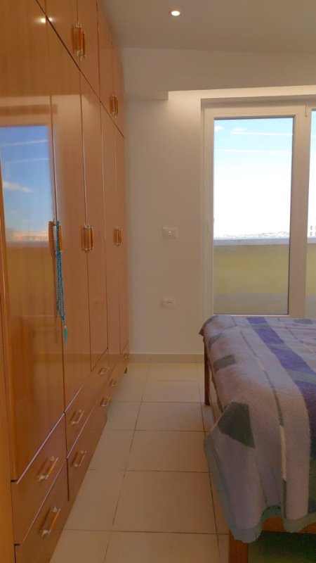 Tirane, jepet me qera apartament 1+1+Ballkon Kati 9, 75 m² 600 € (Rruga Ferit Xhajko)