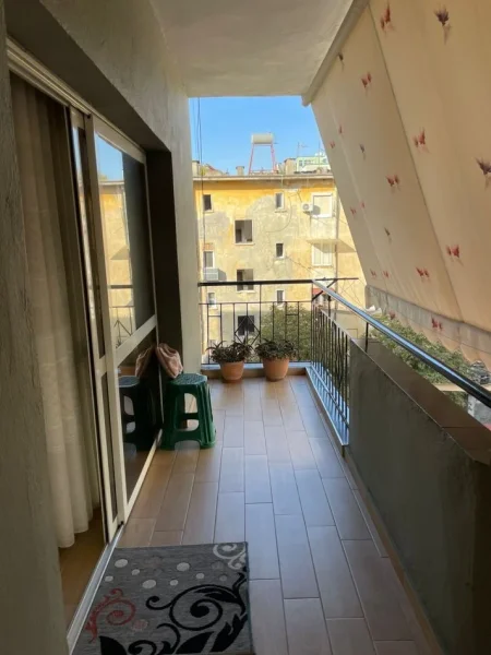 Tirane, jepet me qera apartament 1+1+Ballkon Kati 5, 650 € 