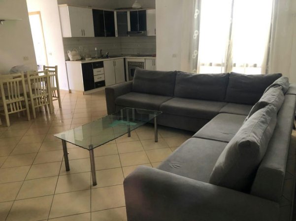 Tirane, jepet me qera apartament 2+1+Ballkon Kati 2, 100 m² 500 € (Rruga &#039;&#039;Peti&quot;)