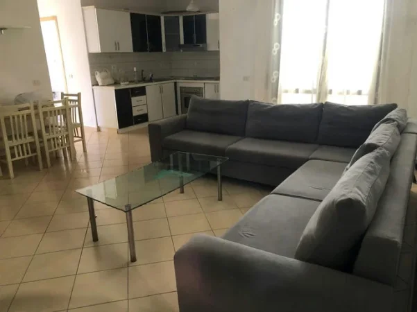 Tirane, jepet me qera apartament 2+1+Ballkon Kati 2, 100 m² 500 € (Rruga ''Peti")