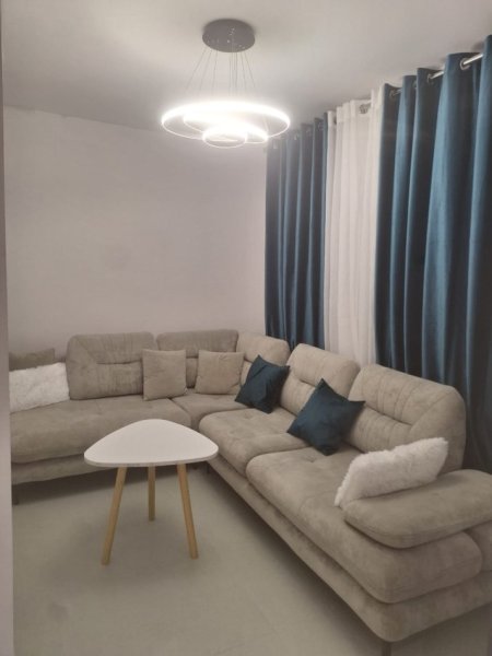 Tirane, jepet me qera apartament 2+1 Kati 1, 78 m² 600 € (21 Dhjetori, Rruga Kongresi Lushnjës,Pas Hotel Mondial)