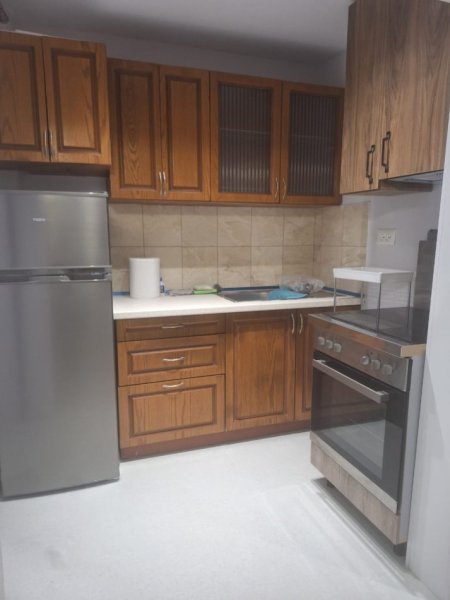 Tirane, jepet me qera apartament 2+1 Kati 1, 78 m² 600 € (21 Dhjetori, Rruga Kongresi Lushnjës,Pas Hotel Mondial)