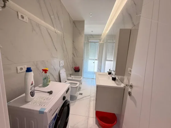 Tirane, jepet me qera apartament 2+1 Kati 1, 100 m² 600 € 