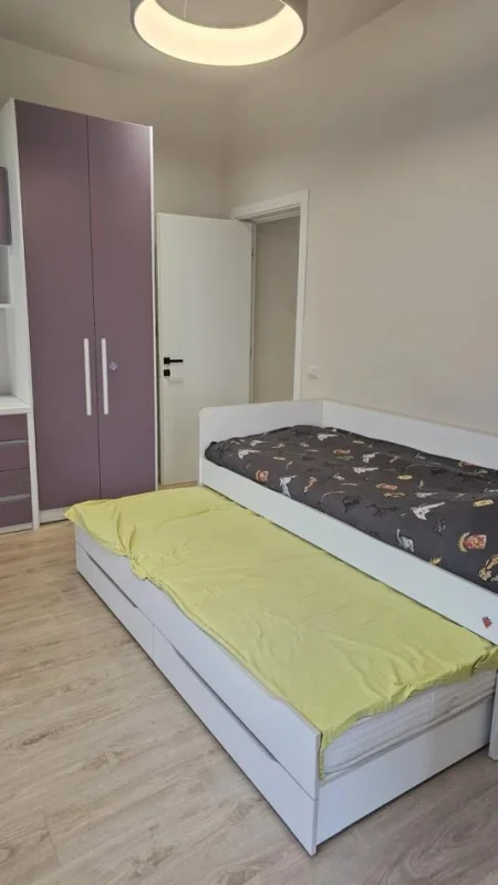 Tirane, shes apartament 3+1+Ballkon Kati 1, 117 m² 290.000 € (Liqeni i Thate)