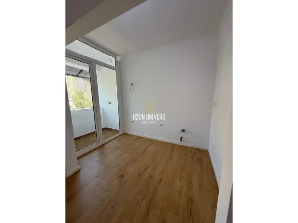 Tirane, shitet apartament 2+1+Ballkon Kati 2, 72 m² 122.000 € (Fax News, Ali Dem)