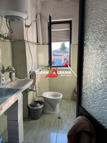 Tirane, shitet apartament 1+1 Kati 3, 66 m² 67.000 € (Ne Kombinat)