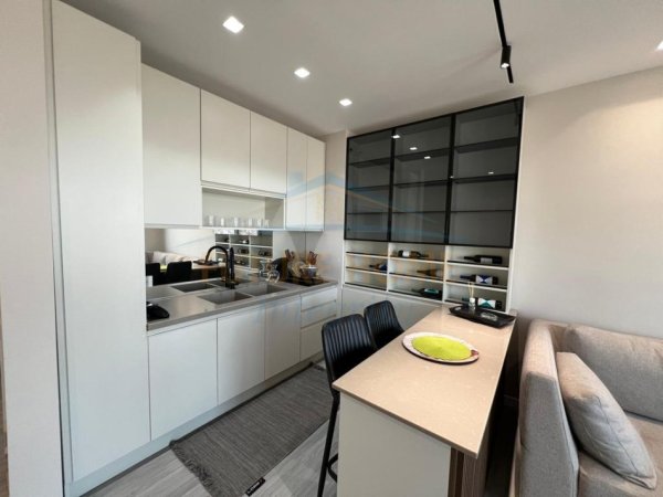 Tirane, jepet me qera apartament 1+1 Kati 3, 76 m² 650 € (Sauk, Tiranë)