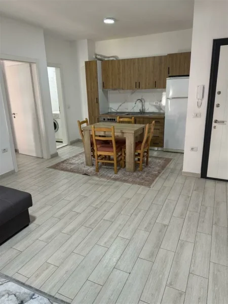 Tirane, jepet me qera apartament 1+1+parkim Kati 2, 65 m² 450 € (Kompleksi Jolla, Astir)