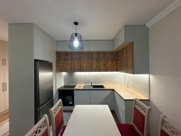 Tirane, jepet me qera apartament 2+1 Kati 3, 90 m² 700 € 