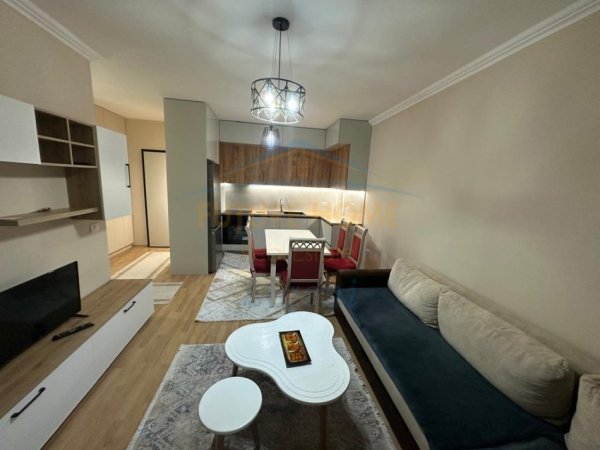 Tirane, jepet me qera apartament 2+1 Kati 3, 90 m² 700 € 