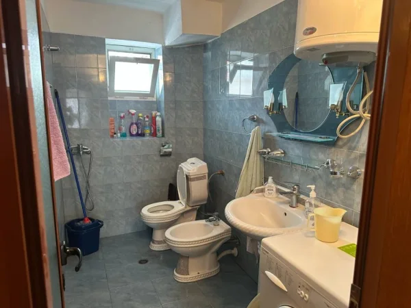 Pogradec, shitet apartament 2+1+Ballkon , 74 m²