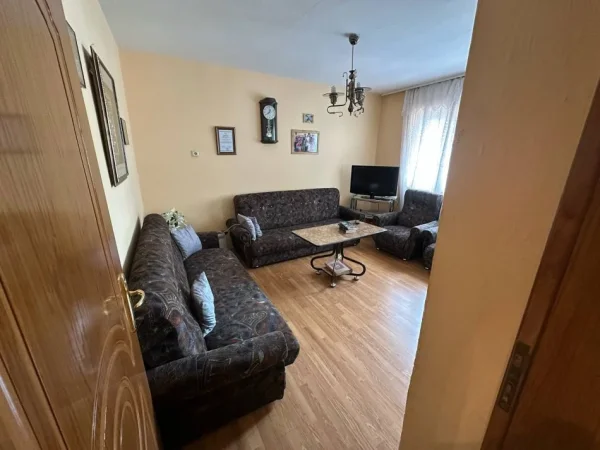 Pogradec, shitet apartament 2+1+Ballkon , 74 m²