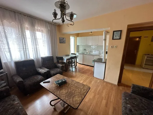 Pogradec, shitet apartament 2+1+Ballkon , 74 m²