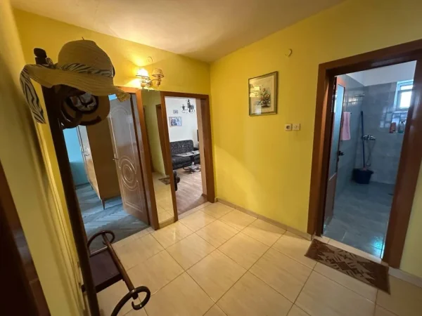 Pogradec, shitet apartament 2+1+Ballkon , 74 m²