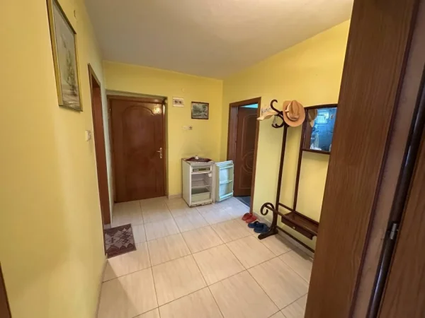 Pogradec, shitet apartament 2+1+Ballkon , 74 m²