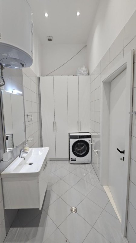 Tirane, jepet me qera apartament 3+1+Ballkon Kati 1, 117 m² 290.000 € (Liqeni i Thate)