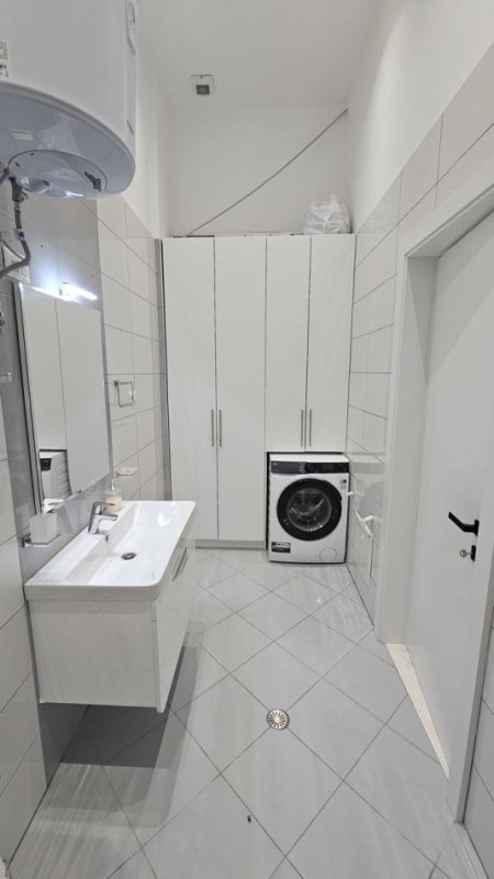 Tirane, jepet me qera apartament 3+1+Ballkon Kati 1, 117 m² 290.000 € (Liqeni i Thate)