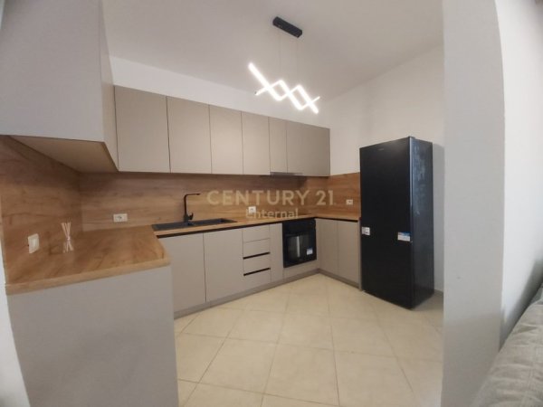 Tirane, jepet me qera apartament 2+1+Aneks+Ballkon Kati 1, 120 m² 600 € (perballe fondacionit Eleonora)