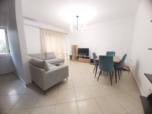 Tirane, jepet me qera apartament 2+1+Aneks+Ballkon Kati 1, 120 m² 600 € (perballe fondacionit Eleonora)