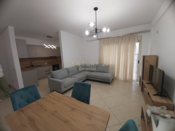 Tirane, jepet me qera apartament 2+1+Aneks+Ballkon Kati 1, 120 m² 600 € (perballe fondacionit Eleonora)